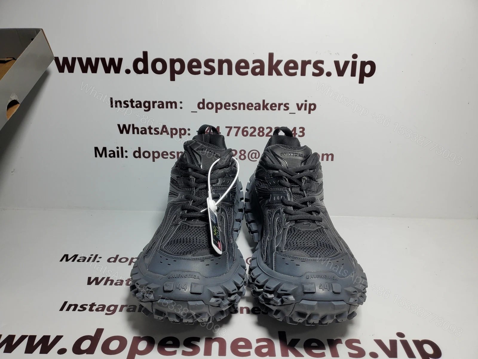 Balenciaga Defender Black 685613 W2RA6 1000 — view 2