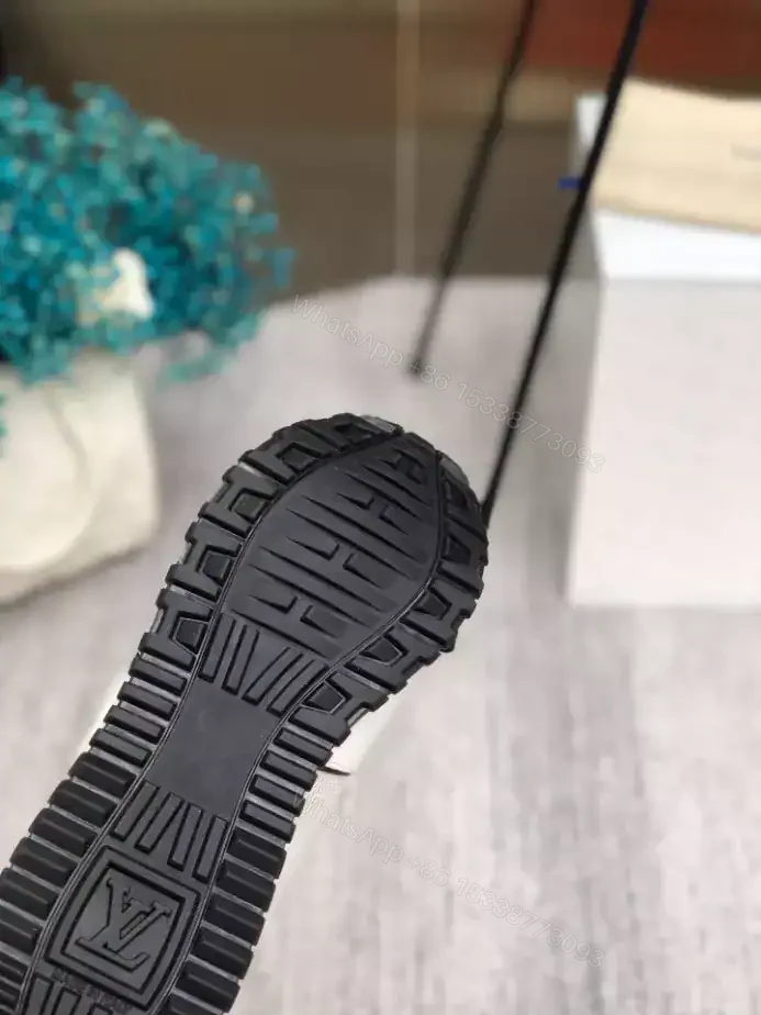 View 9 of LV RUN AWAY SNEAKER – LSVM061