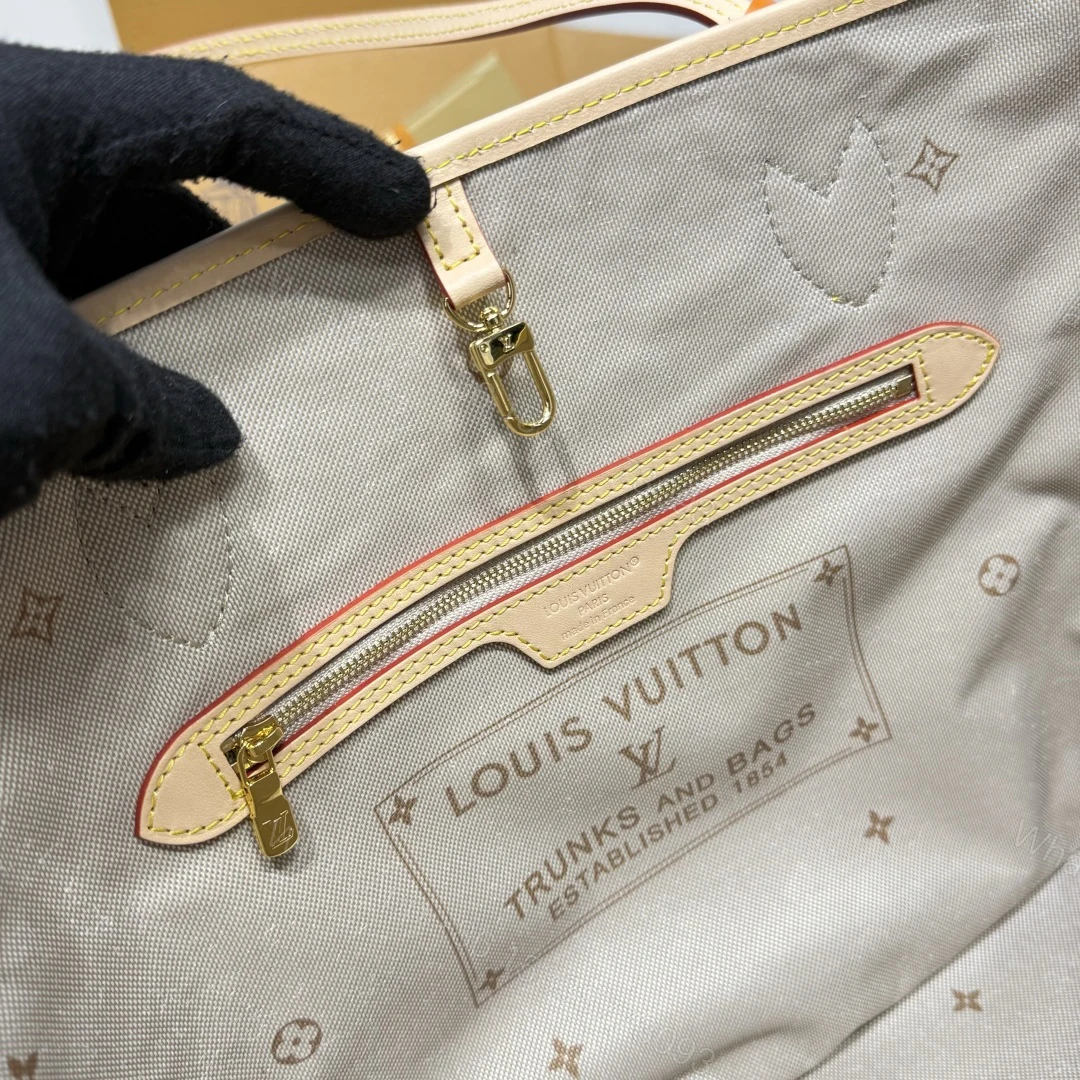 View 6 of Louis Vuitton Neverfull MM Pre-Fall 2026 collection