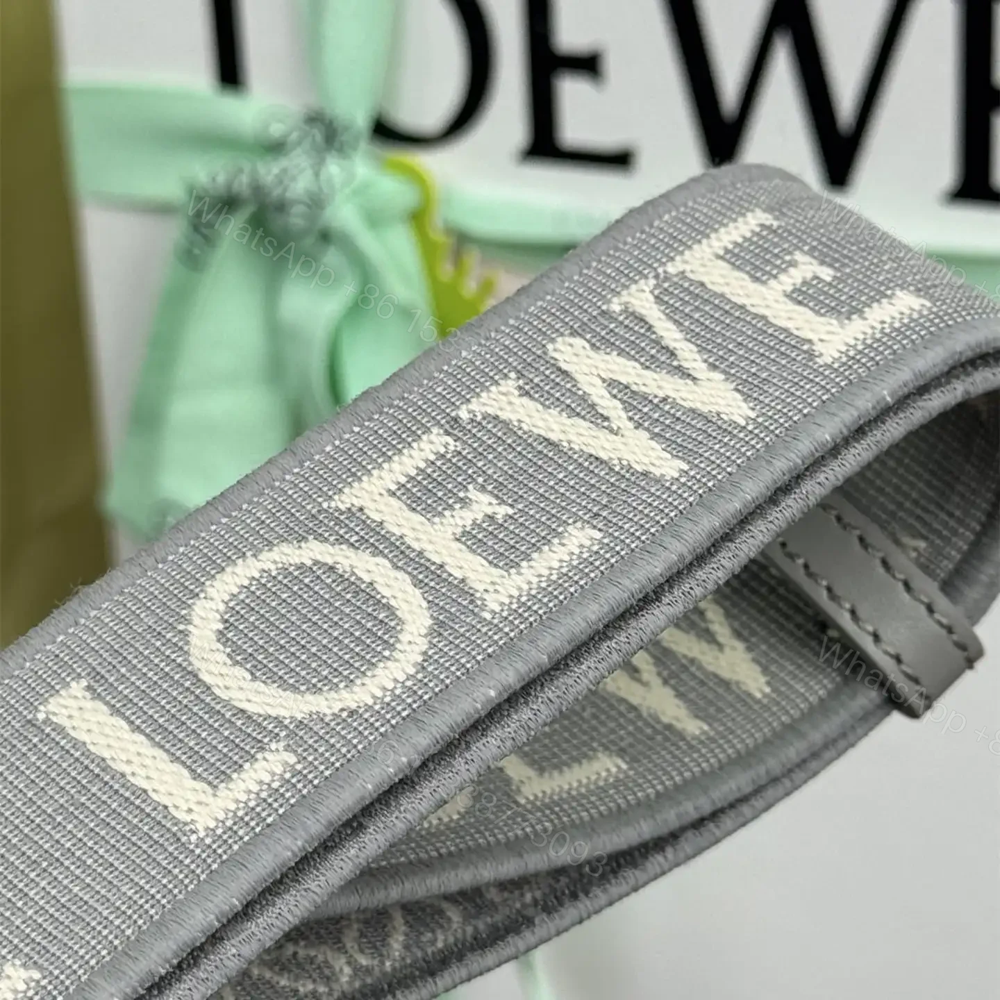 View 16 of 高仿Loewe*Gate系列1150小牛皮斜挎包珠光灰Mini免檢版