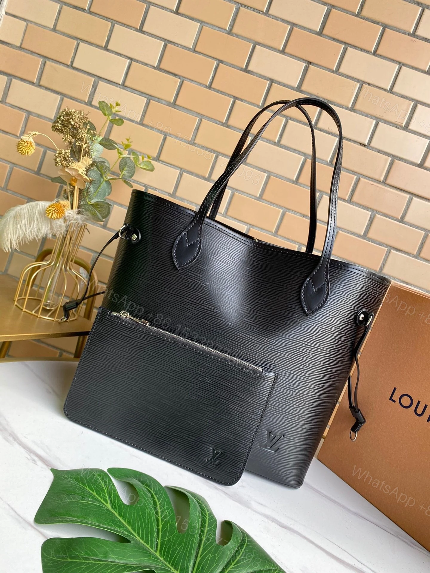 Louis Vuitton Neverfull MM Epi — view 1