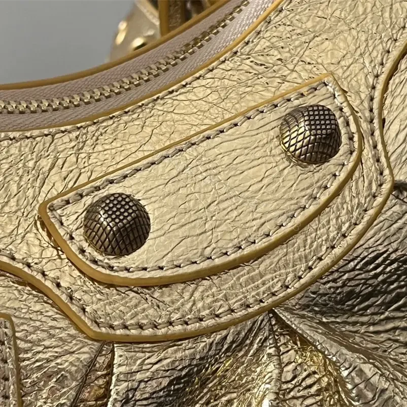 View 14 of 高仿Balenciaga*LeCagole系列餃子包金色XS