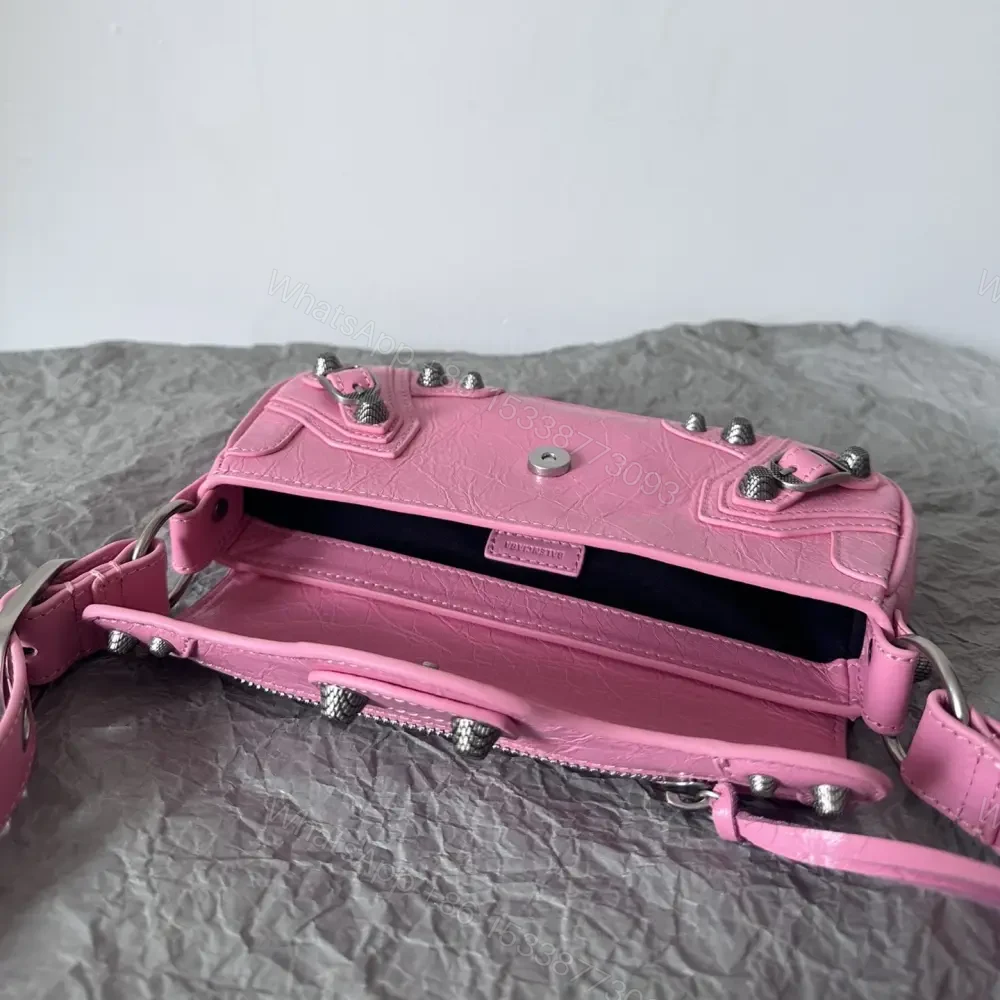 View 9 of 高仿Balenciaga*LeCagole2024新款法棍包粉色XS