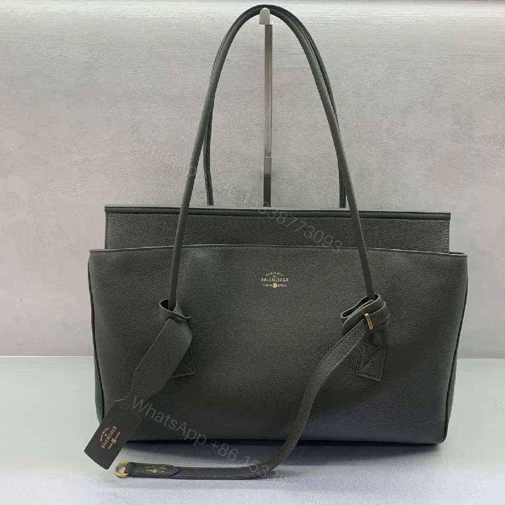 Pebble Leather Tote: Structured Minimalist Luxury, 14" Laptop — view 1