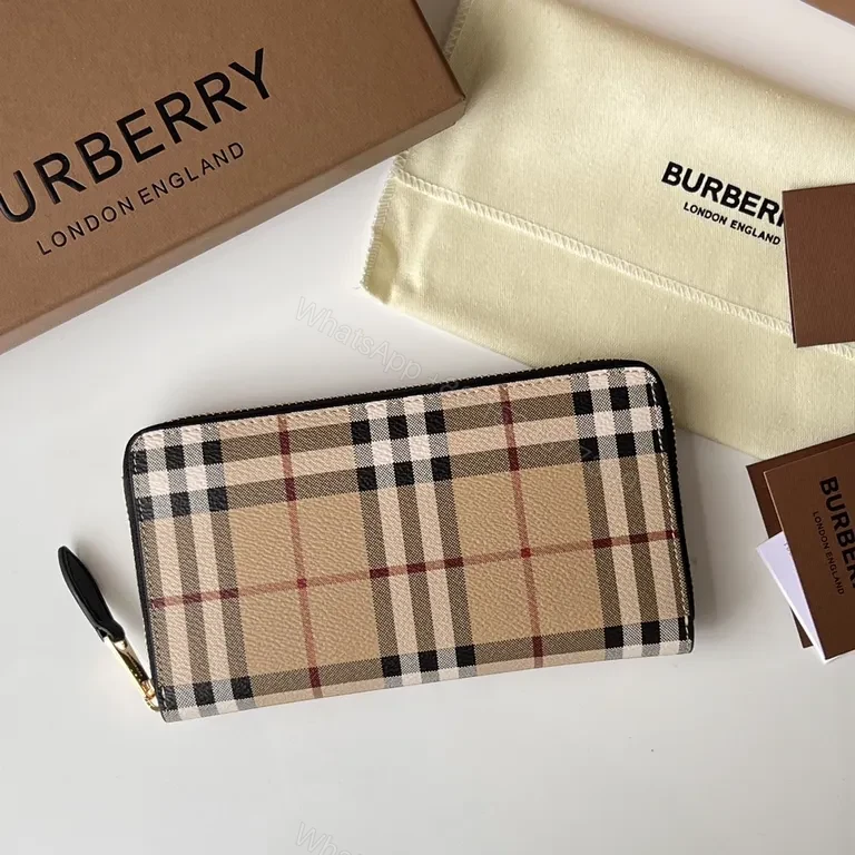 Chic Plaid Signature Wallet: All-Day Luxury on the Go — view 1
