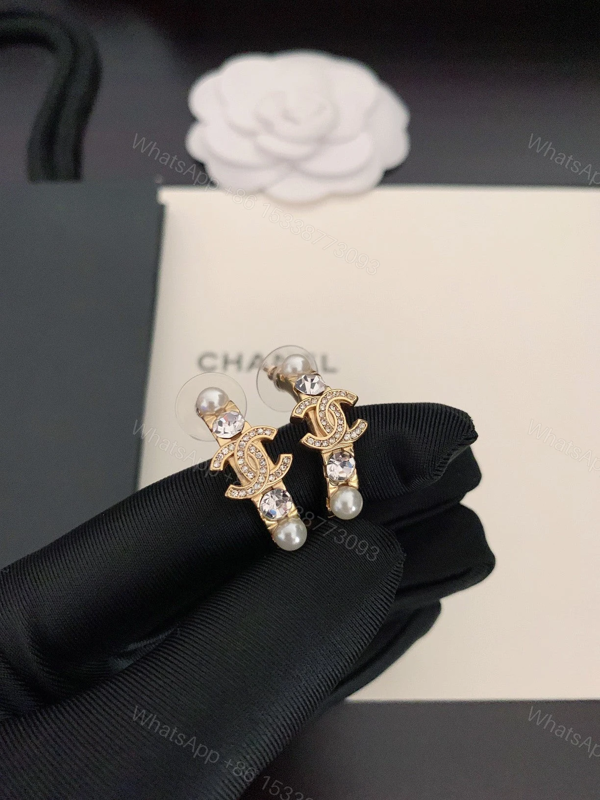 View 3 of EN – Lux Earring Chanel 035