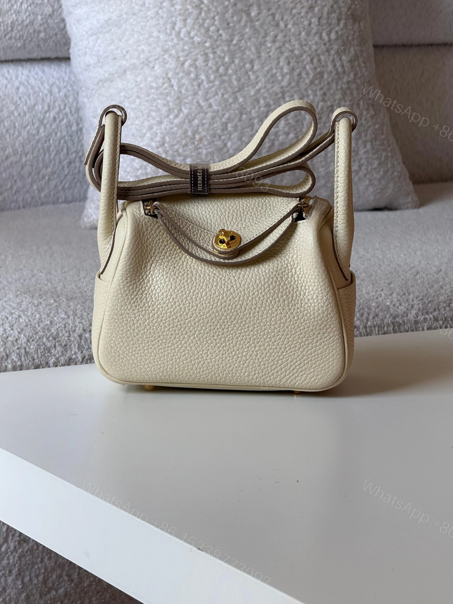 Hermès Mini Lindy 20cm bag in Nata Clemence leather — view 1
