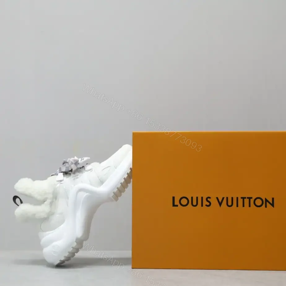 View 4 of LV ARCHLIGHT SNEAKER – LSVM020