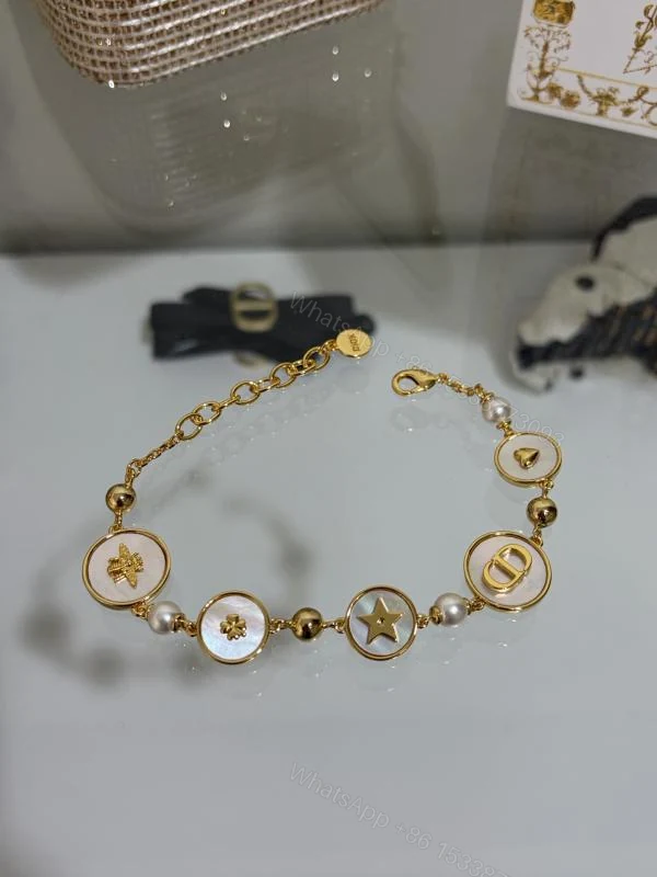 DIOR迪奥早春新款CD彩贝小圆多元素珍珠星星四叶草手链_高仿a货厂家-奢品库 — view 1