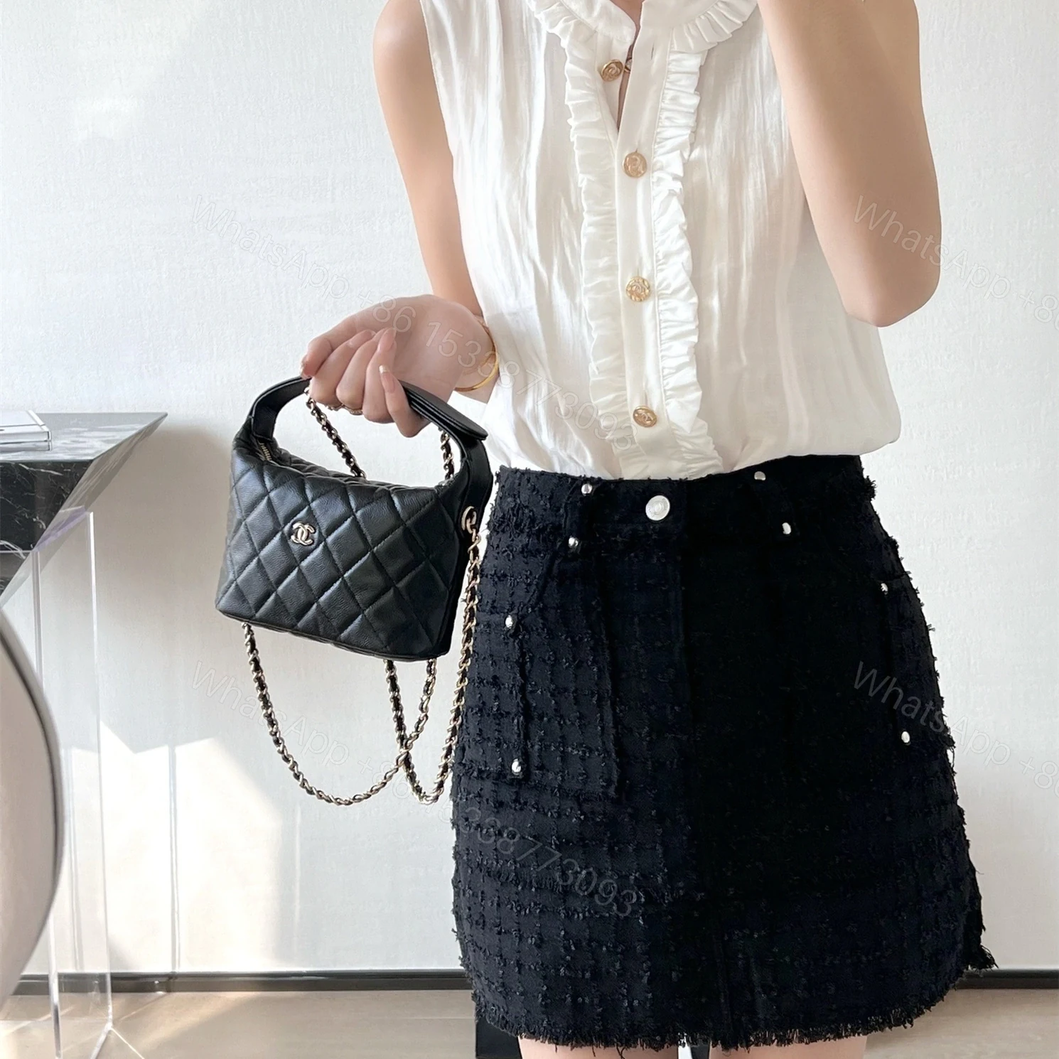 View 13 of 高仿Chanel*25C系列AS4386顆粒面小牛皮飯盒包黑色免檢版