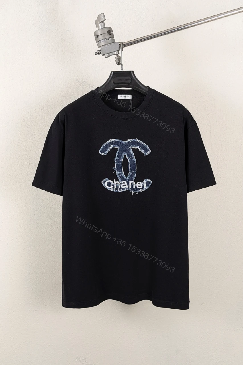 CHANEL高仿短袖T恤 男士牛仔LOGO設計黑色圓領上衣2025時尚新品 — view 1