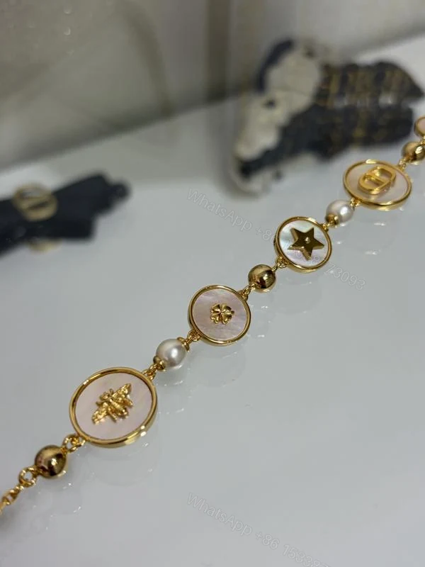 View 4 of DIOR迪奥早春新款CD彩贝小圆多元素珍珠星星四叶草手链_高仿a货厂家-奢品库