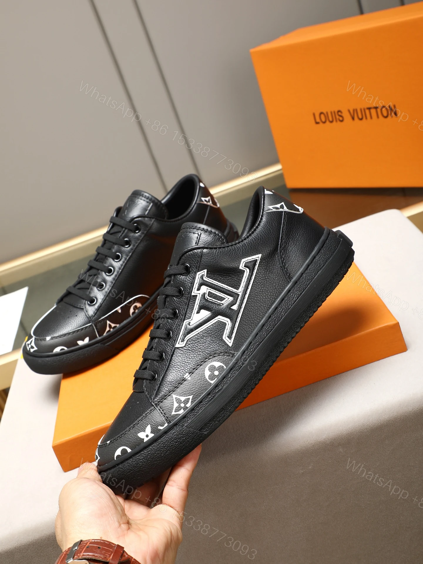 LV 一比一 男款 黑色Logo板鞋 潮流印花設計 百搭款 — view 1