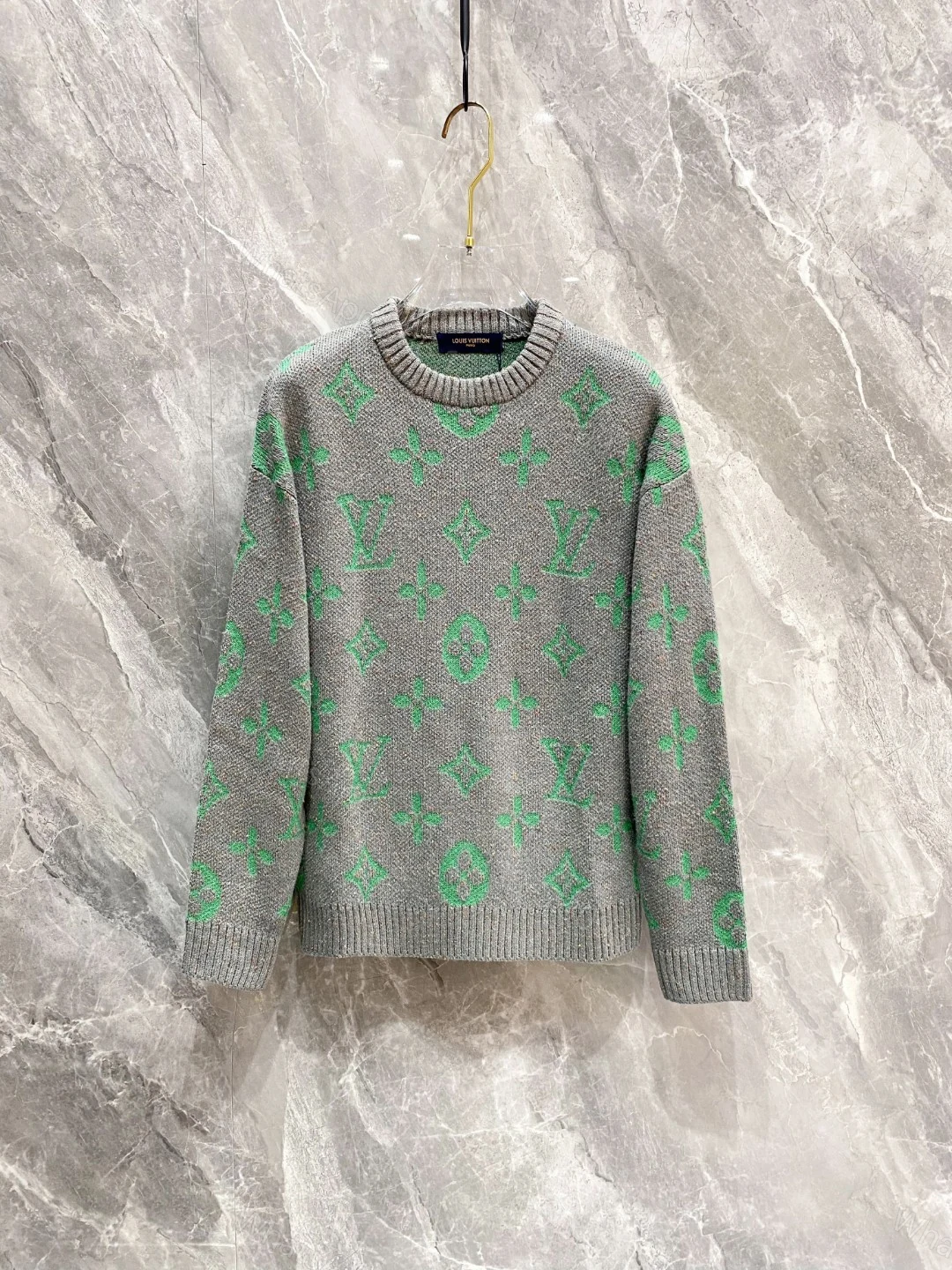 LV 精品仿製灰綠色毛衣 經典Monogram針織圖騰男裝款 — view 1
