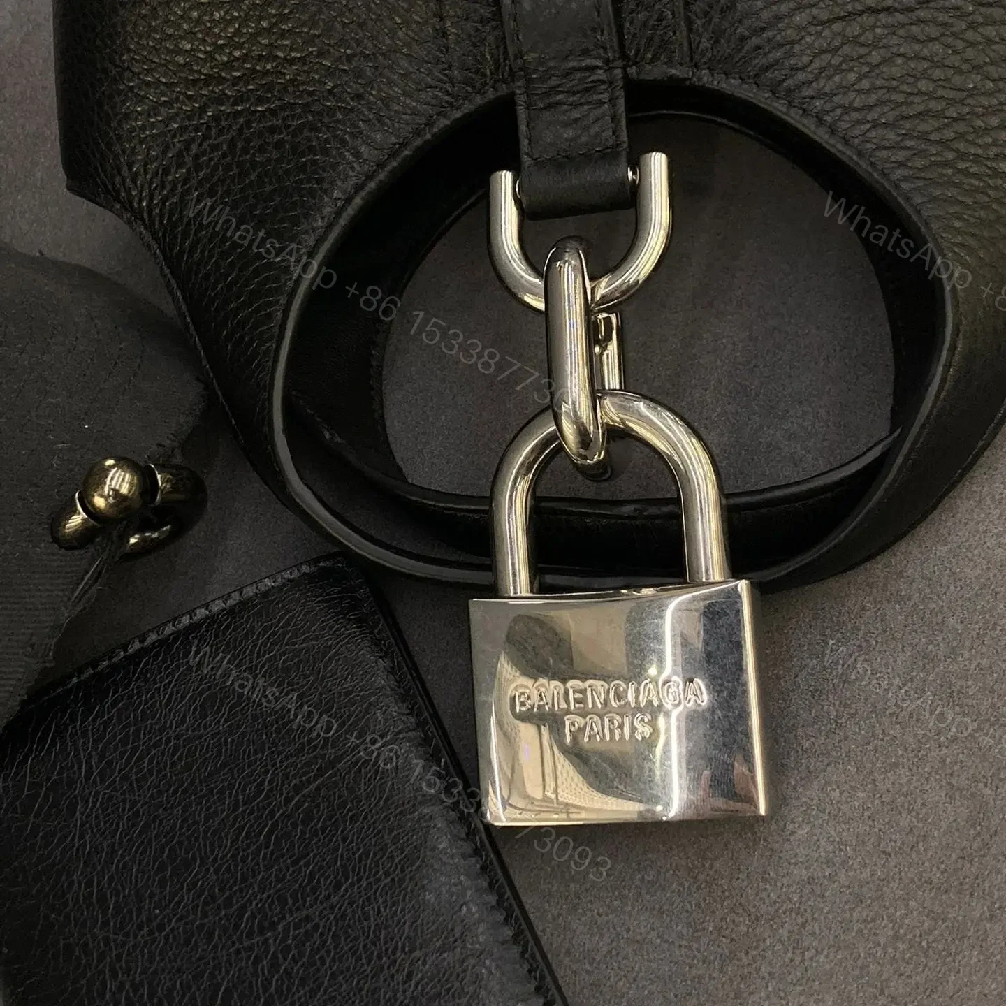 View 12 of 高仿Balenciaga*Locker水桶包2024早春S