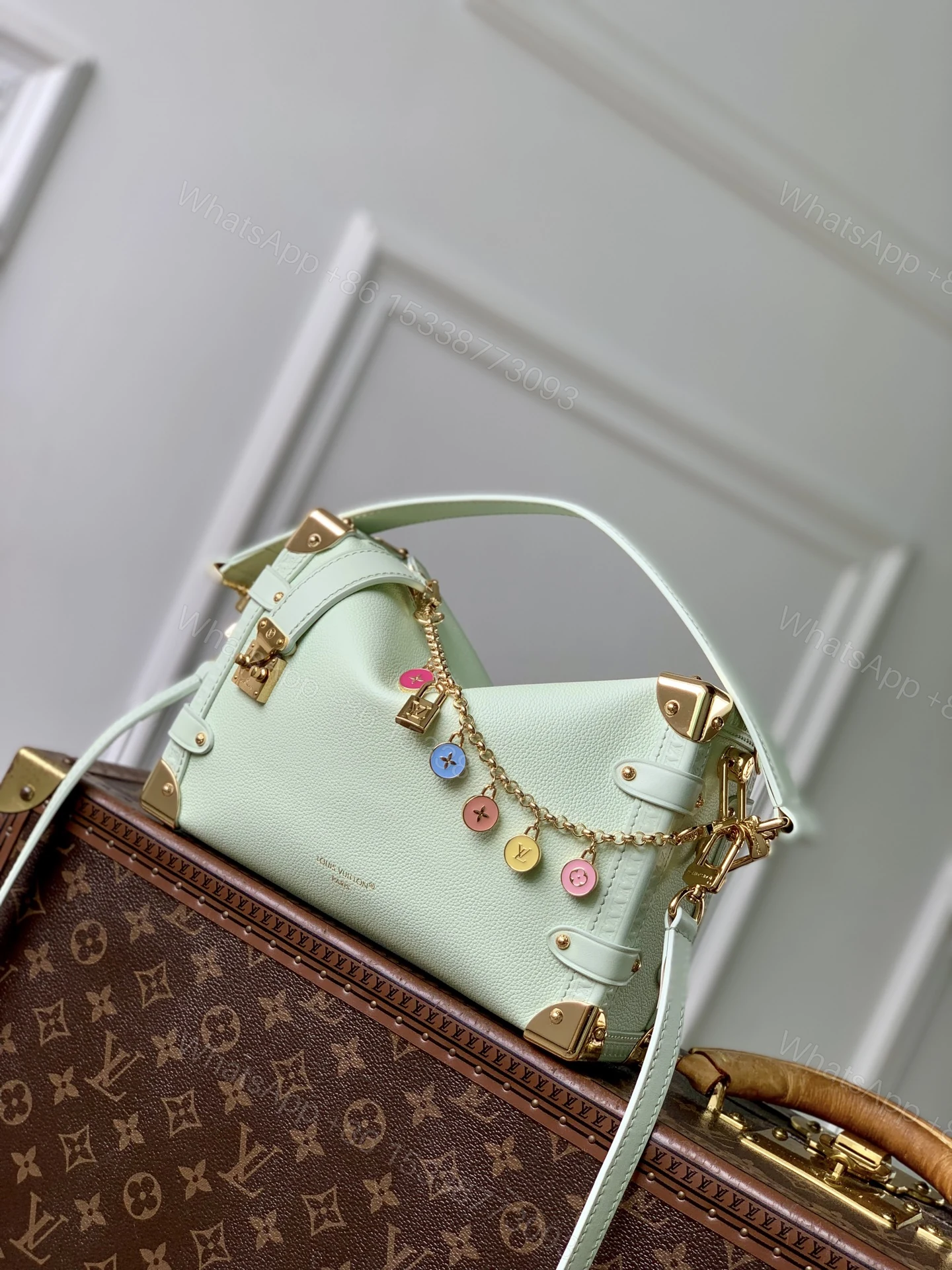 LV 高仿 女款 Mini Trunk 薄荷綠鏈條手提包 氣質迷你斜背包 — view 1