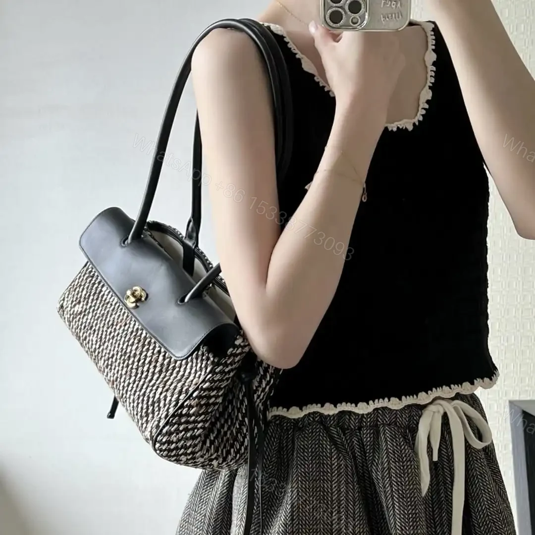 View 25 of 高仿Chanel*26S系列AS6288軟呢拼皮單肩包免檢版