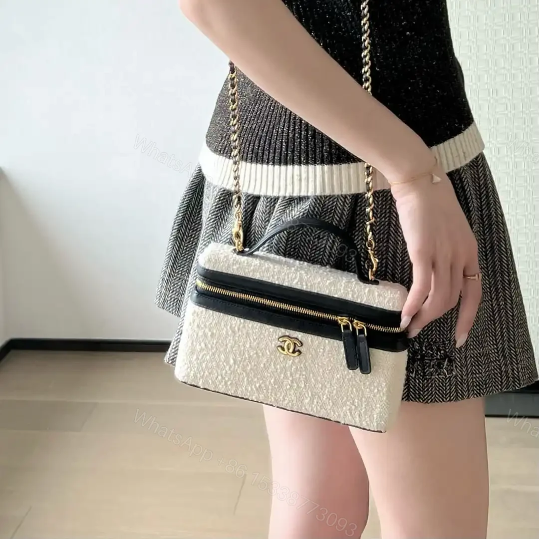 View 26 of 高仿Chanel*26M系列AP5164軟呢拼皮化妝包黑白色免檢版