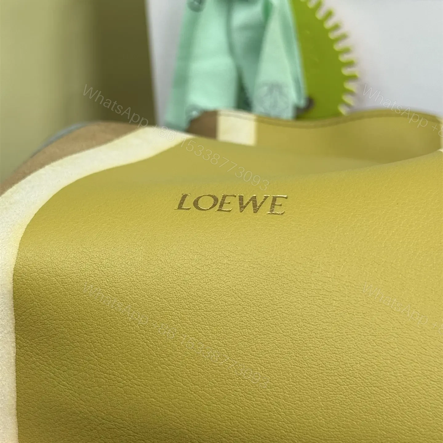 View 10 of 高仿Loewe*Flamenco系列5686拼皮單肩包黃綠色中號免檢版