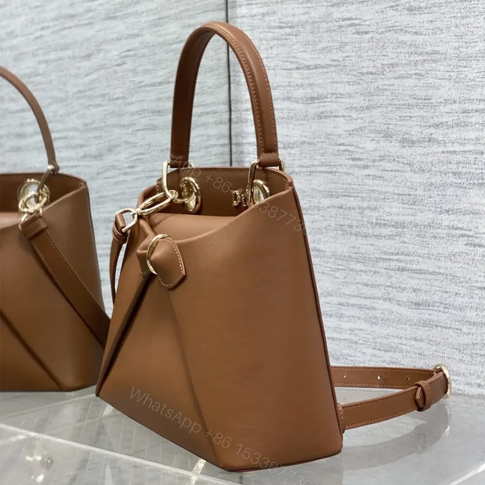 View 4 of 高仿Dior*26SS系列M0735MTU新款徽標手提包棕色免檢版