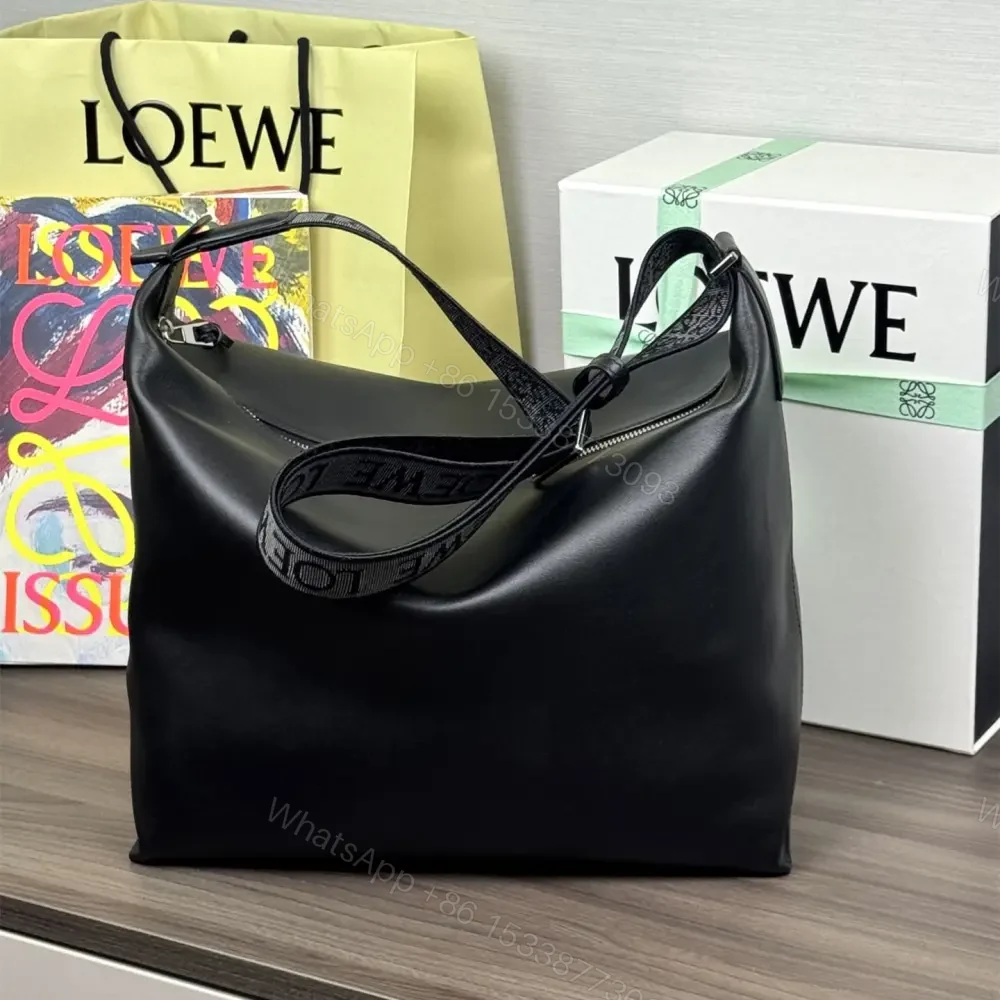 View 2 of 高仿Loewe*Cubi系列1100小牛皮斜挎包黑色大號免檢版