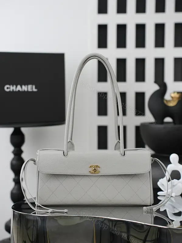 Quilted Shoulder Bag: Everyday Luxury with Precision Craft — view 1