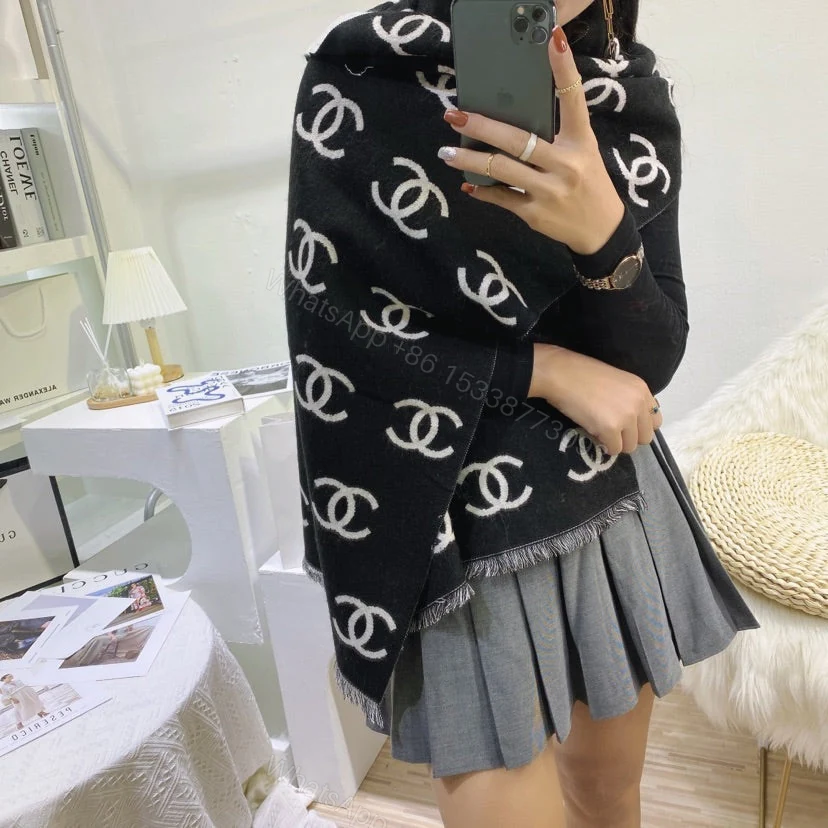 View 3 of EN – Luxury CHL Scarf 009