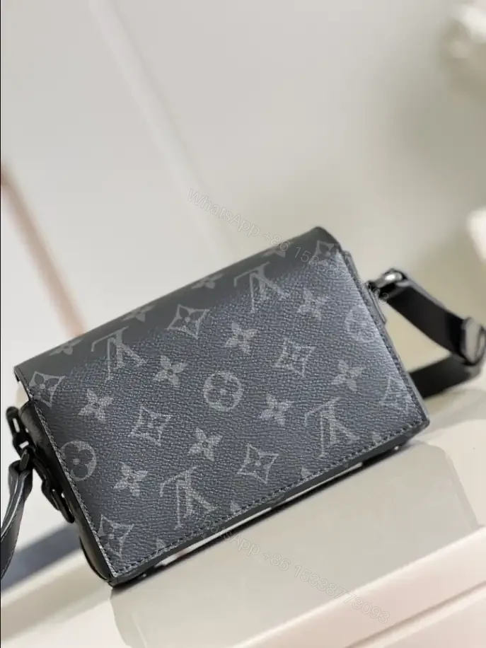 View 3 of Louis Vuitton Steamer Wearable Wallet -RRG066