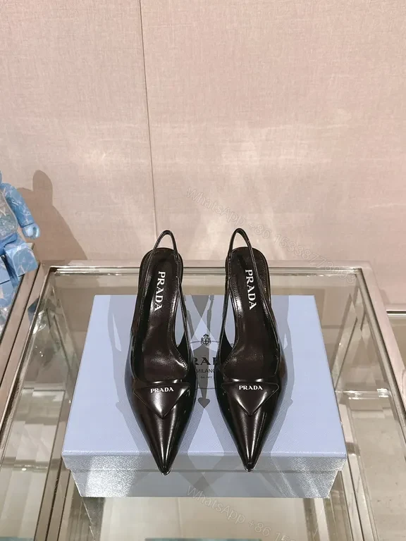 Slim Leather Pump - Black - Minimalist Swing — view 1