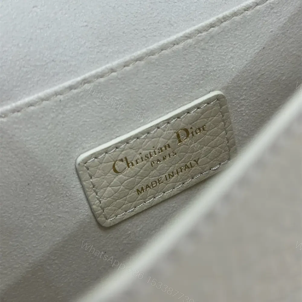 View 9 of 高仿Dior*Bobby系列M931M030牛皮斜挎包白色中號免檢版