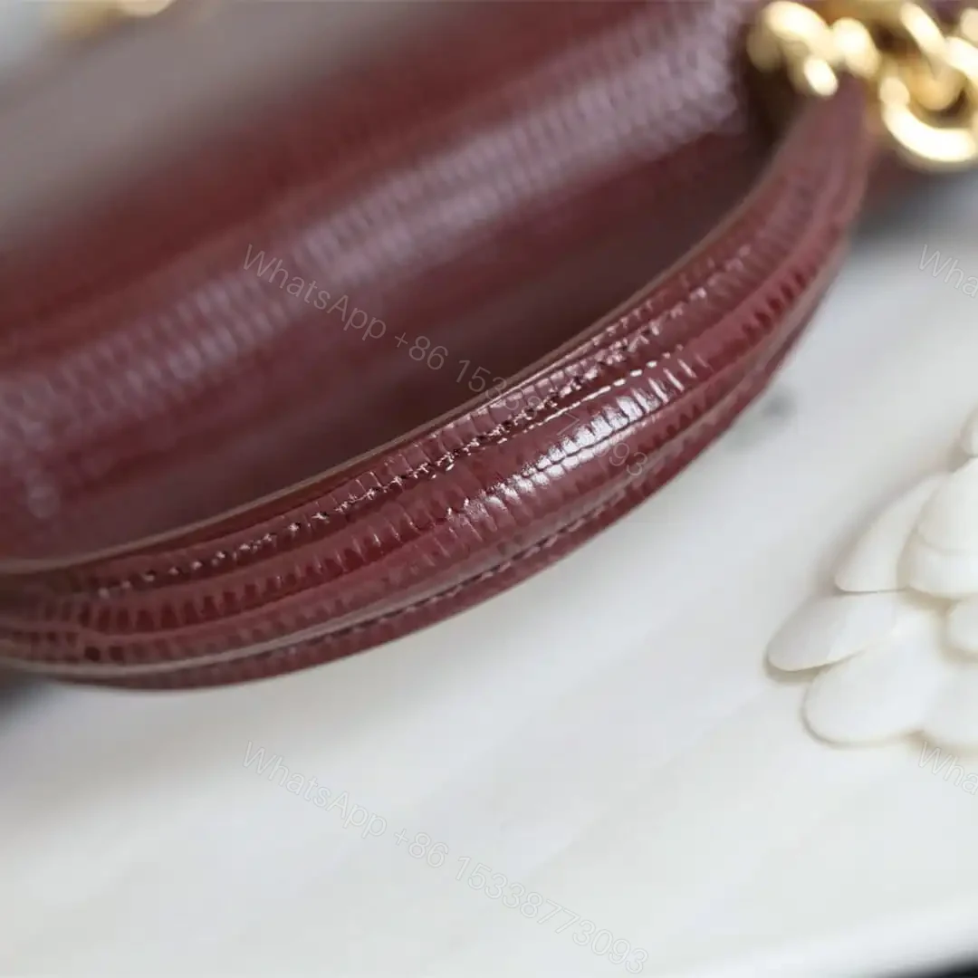 View 13 of 高仿Chanel*26A系列AP5280高級手工坊手拿包蜥蜴紋酒紅色免檢版