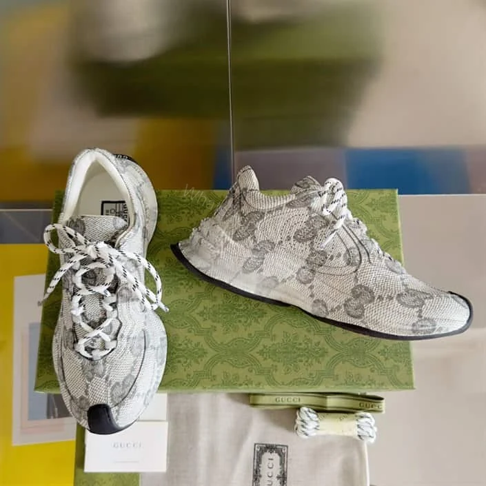 View 3 of MEN’S GUCCI RUN SNEAKER – GC145