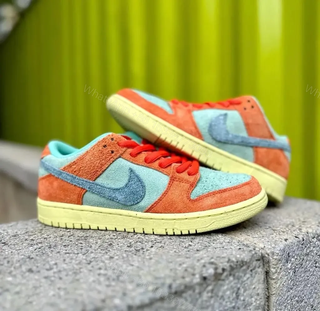 NIKE SB DUNK LOW ORANGE EMERAID RISE — view 1