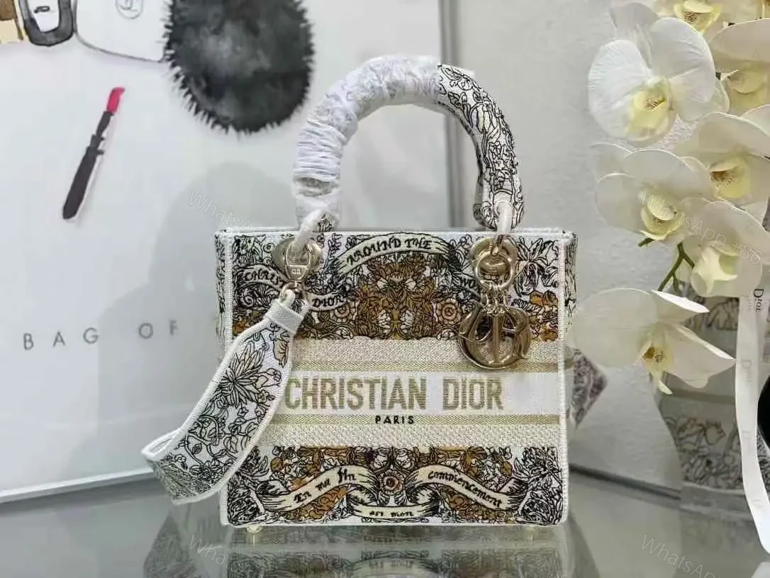DIOR — view 1