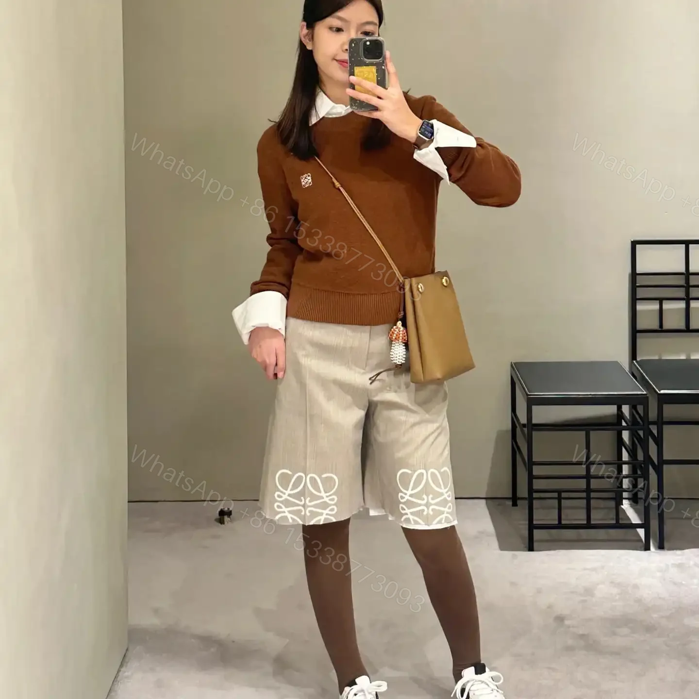 View 17 of 高仿Loewe*Pebble系列3980小牛皮斜跨包橡木色免檢版
