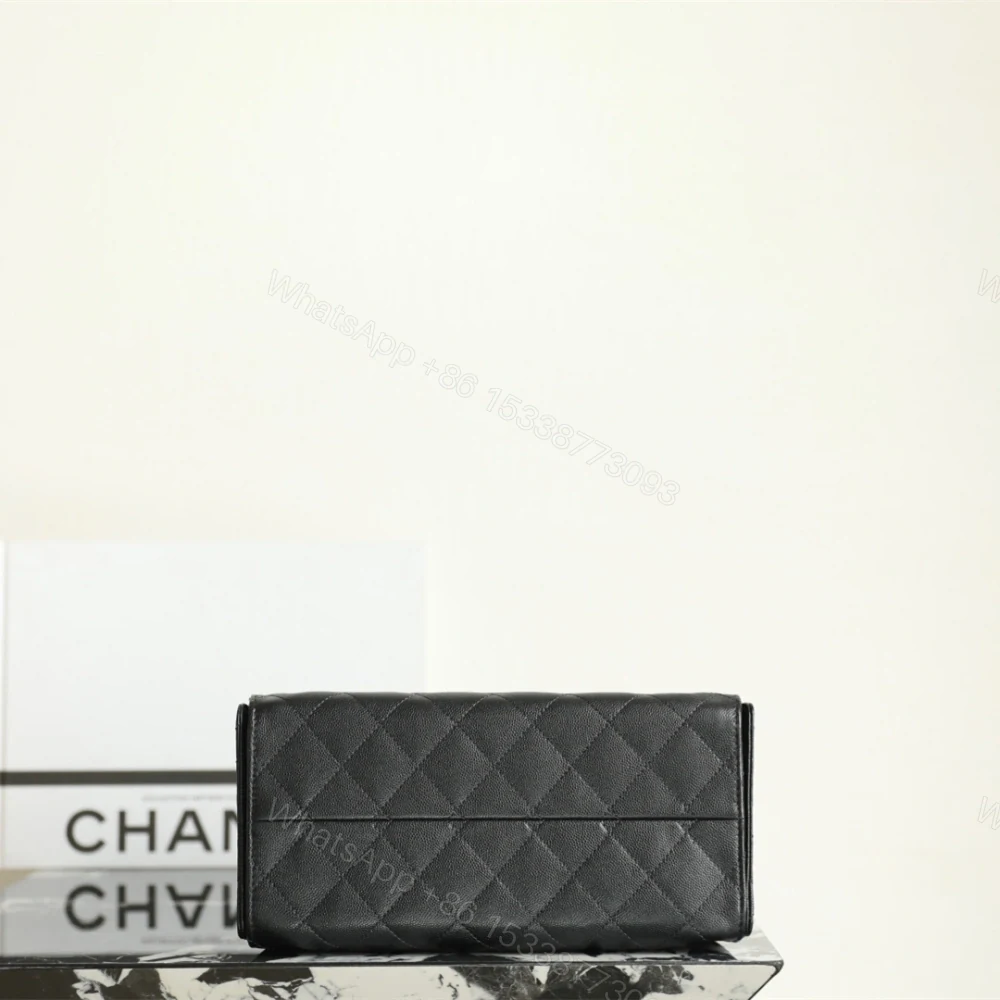 View 5 of 高仿Chanel*25P系列AS5293小牛皮腋下單肩包小號黑色免檢版