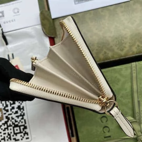View 7 of Gucci Les Pommes zip around wallet in beige and ebony GG Supreme – WGR007