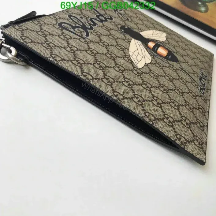 View 4 of Gucci GG Supreme Bee Print Pouch Clutch Bag – AAAA, Model GGB0423