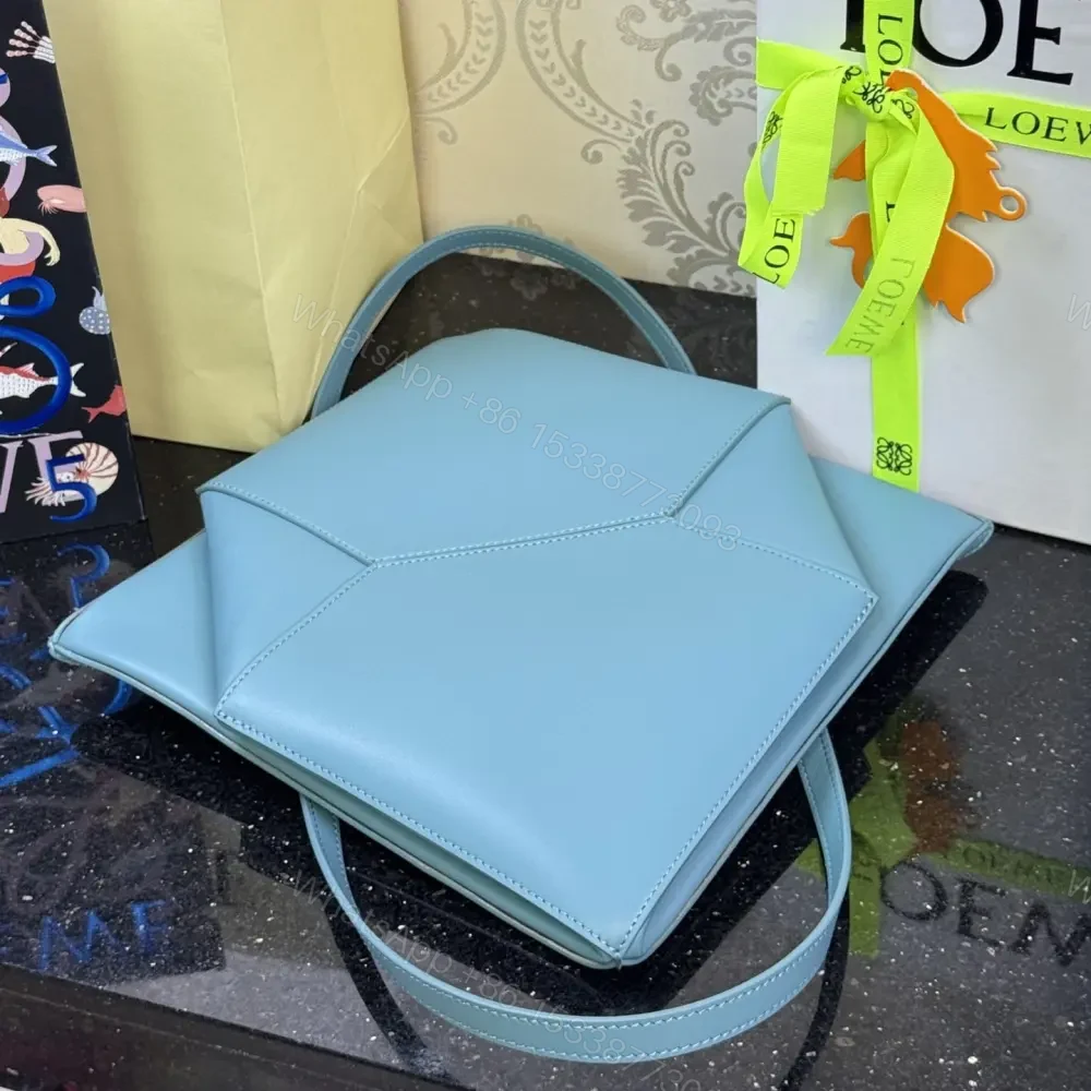 View 7 of 高仿Loewe*Fold系列4512小牛皮Tote手袋水色中號免檢版
