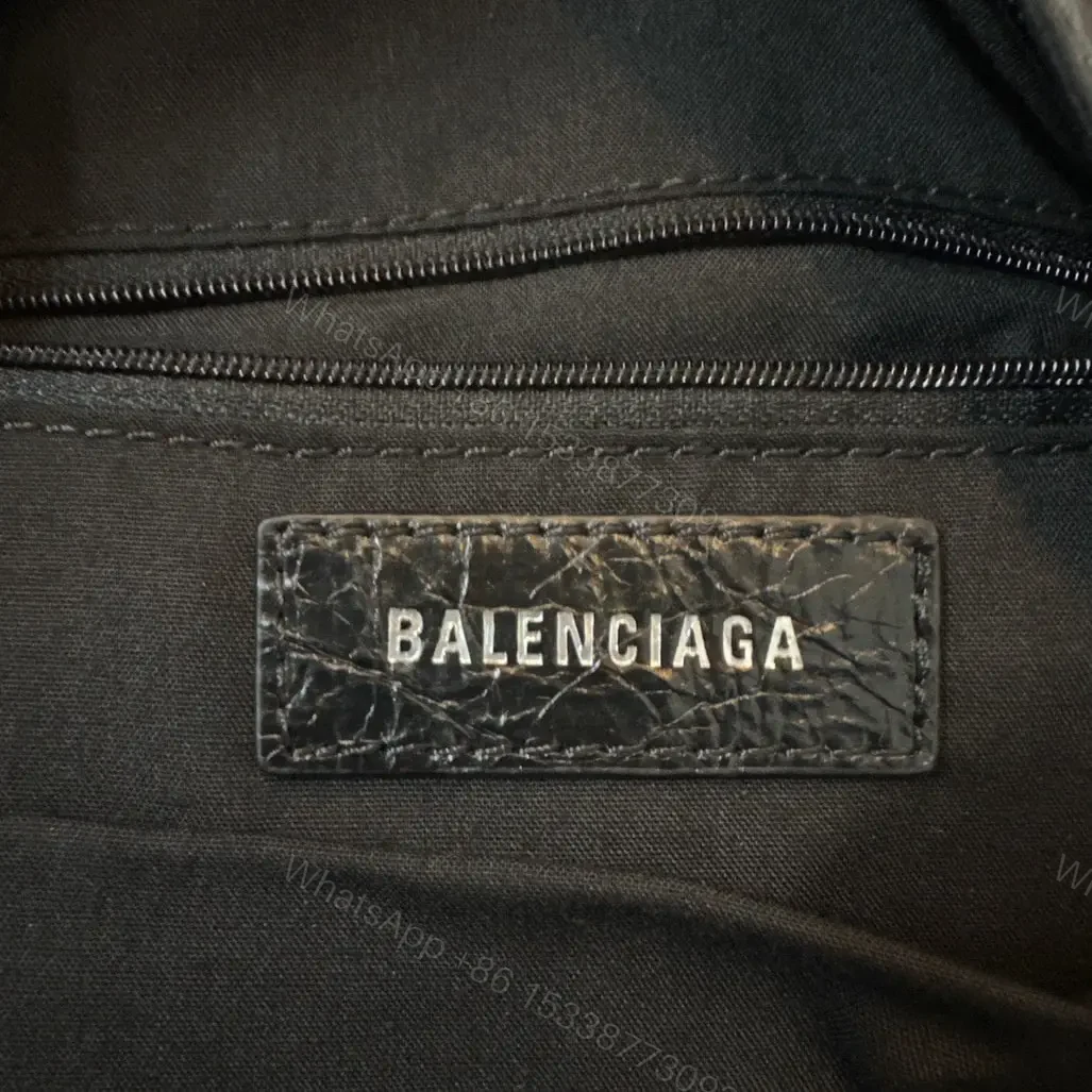 View 16 of 高仿BalenciagaExplorer系列小羊皮雙肩包m