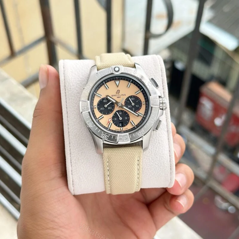 Breitling Avenger B01 Sand Chronograph 44 — view 1