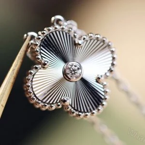 2020 VCA Vintage Alhambra Pendant — view 1
