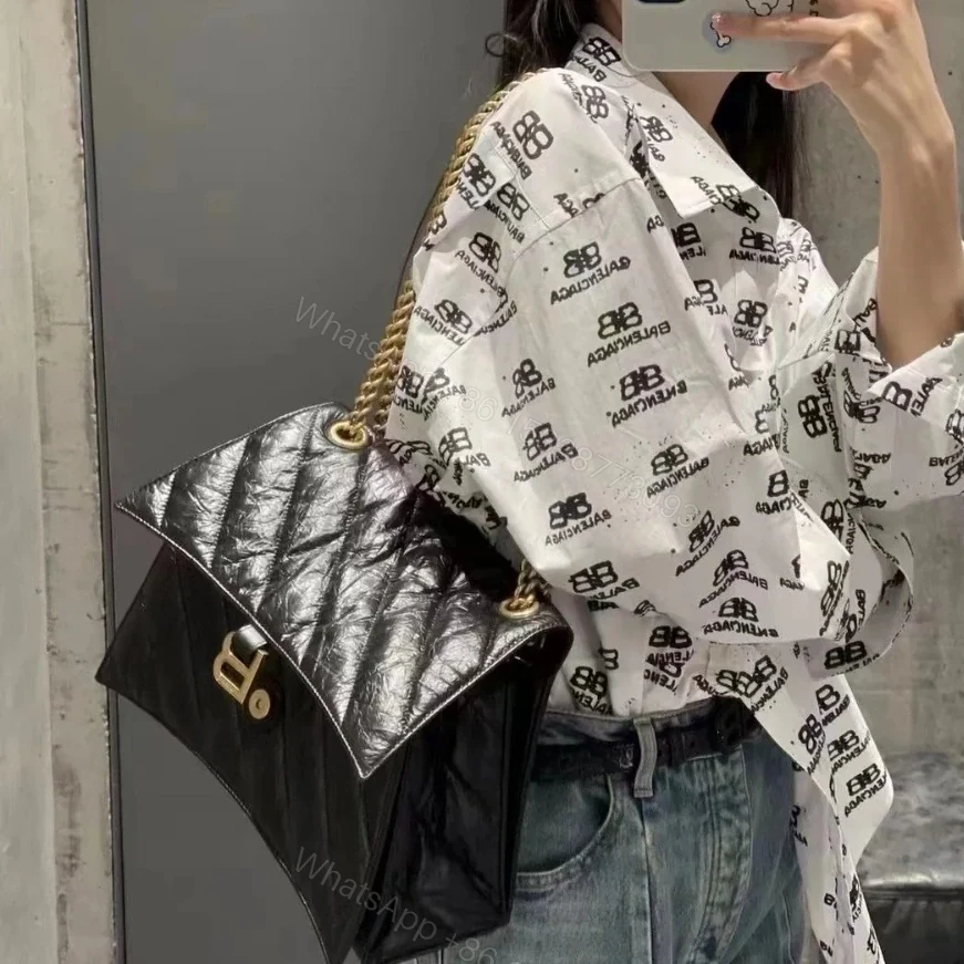 View 17 of 高仿BalenciagaCrush系列鏈條包黑金S