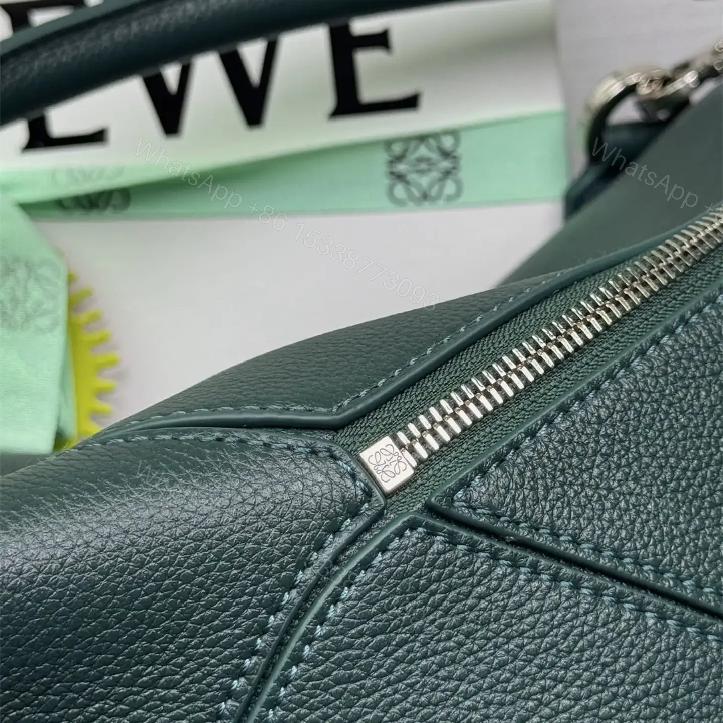 View 9 of 高仿Loewe*Puzzle系列6580鹿皮斜挎包常青綠大號免檢版