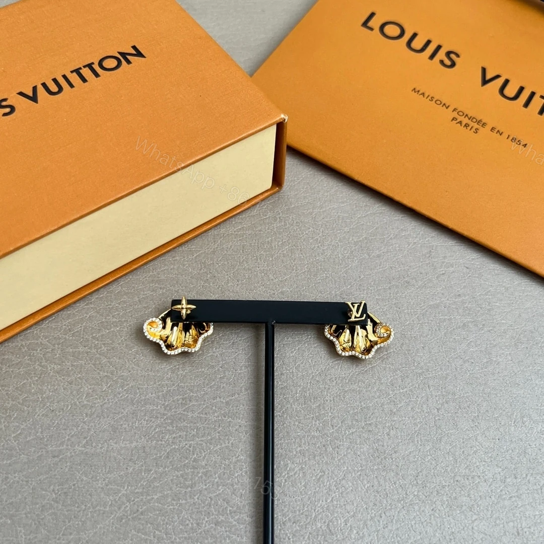 View 4 of LOUIS VUITTON LV AQUATIC EARRINGS GOLD M01632