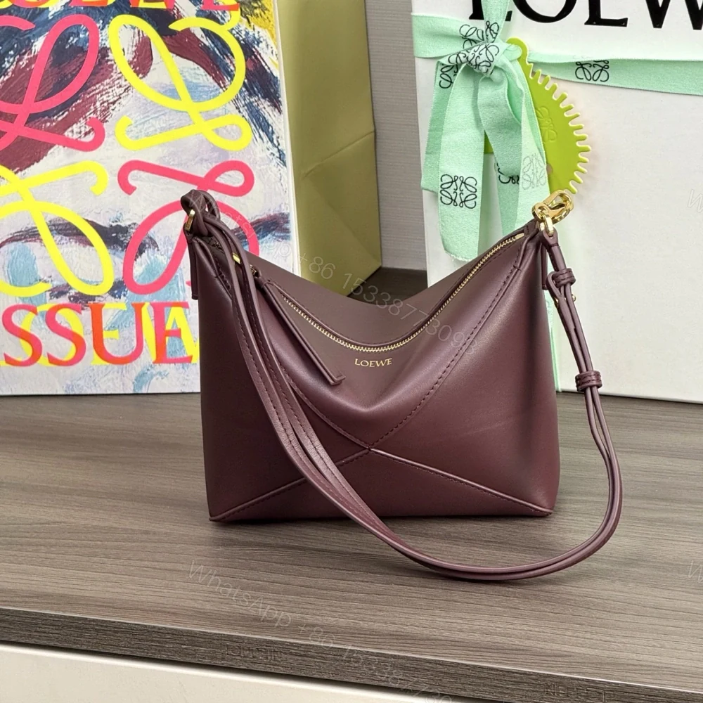 View 9 of 高仿Loewe*Fold系列7240小牛皮手提單肩包酒紅色免檢版