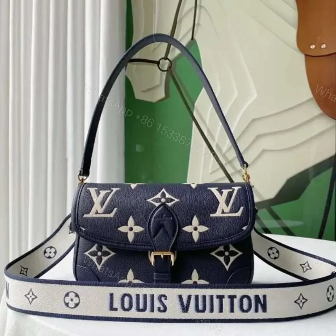 Louis Vuitton LV Diane Handbags Embossed Pattern 23x16x8.5cm — view 1