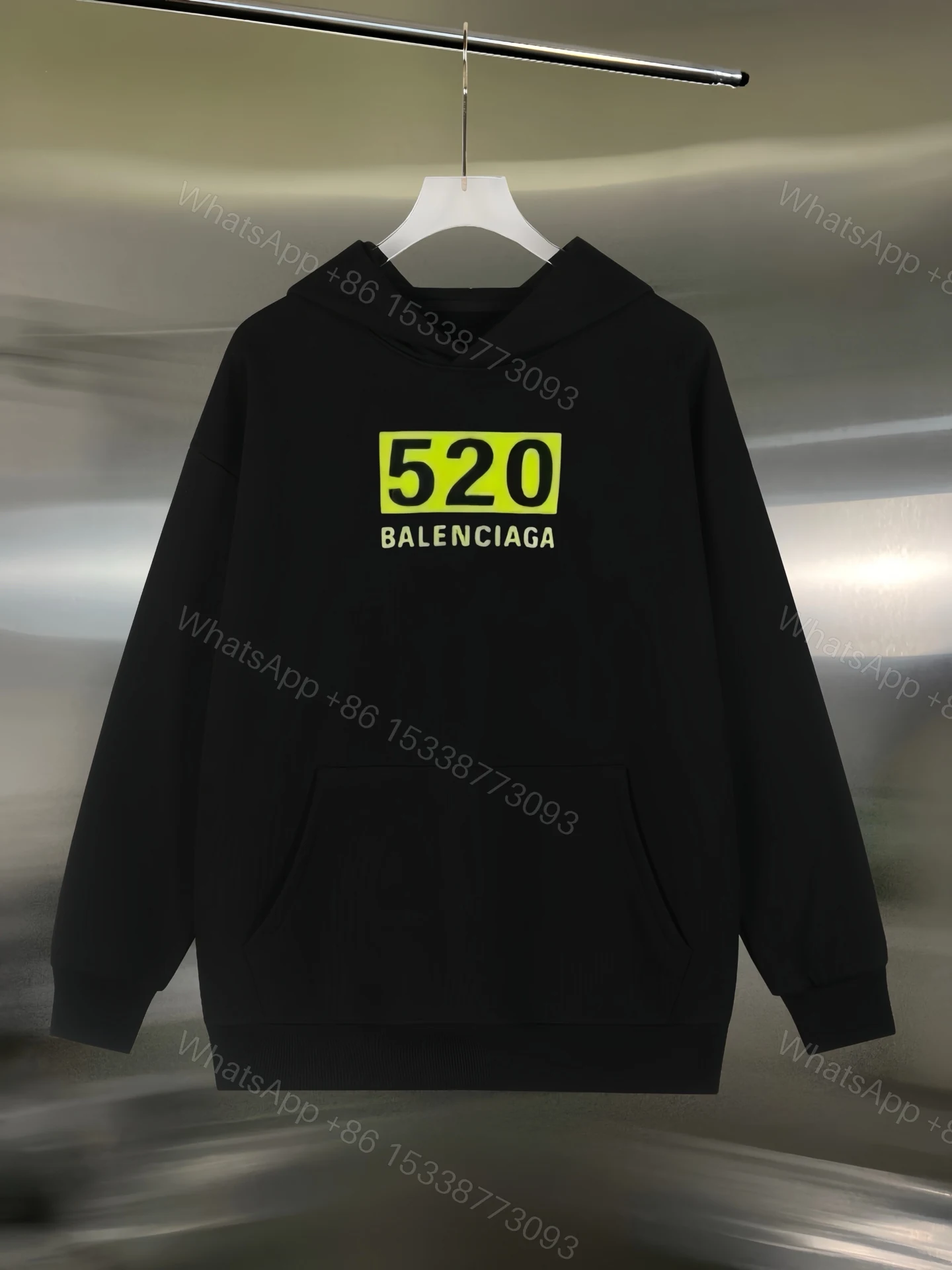 Balenciaga螢光520字樣黑色一比一連帽衛衣,街頭限定風格 — view 1