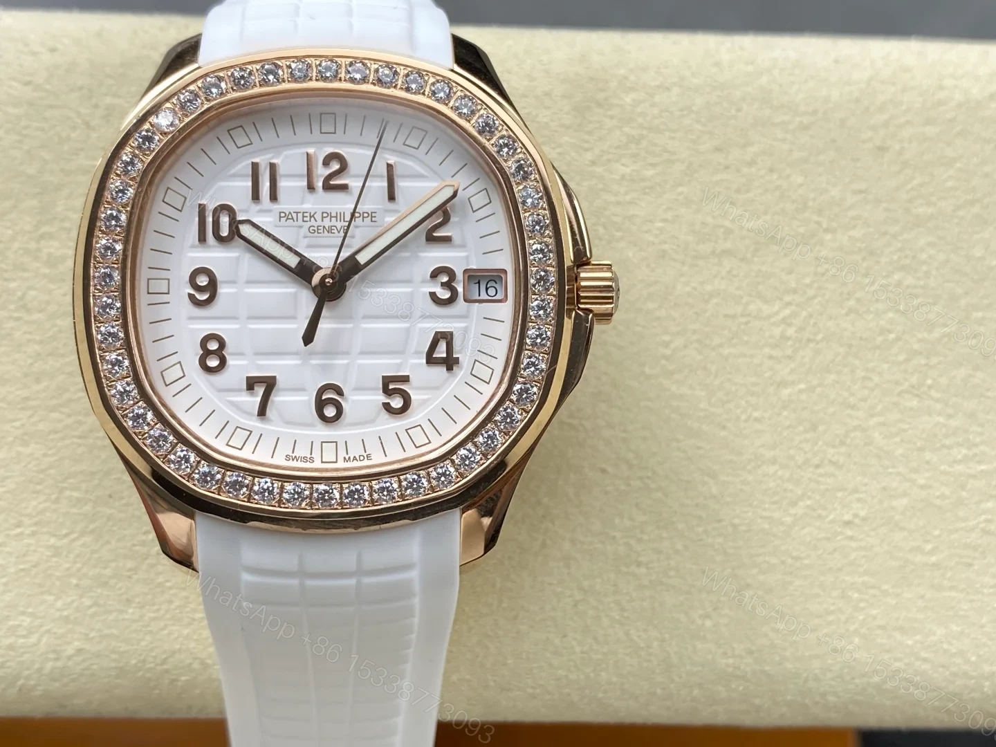 Patek Philippe Aquanaut 5068 Rose Gold White 5068R-010 — view 1
