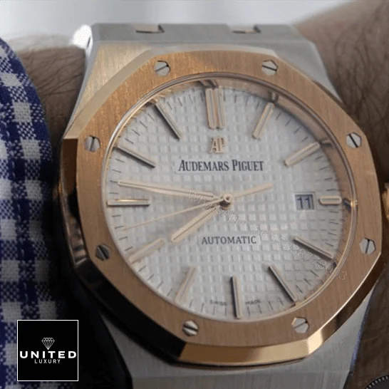 View 10 of Audemars Piguet Royal Oak 15400SR.OO.1220SR.01 Replica